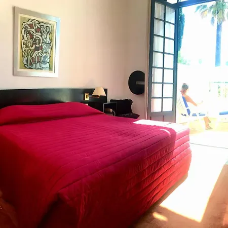 Des Mimosas מלון 3*