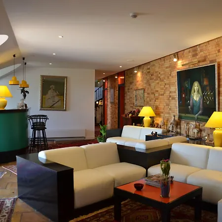 Des Mimosas מלון