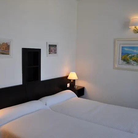 Des Mimosas מלון