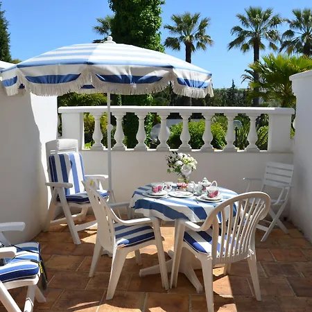 Des Mimosas מלון 3*