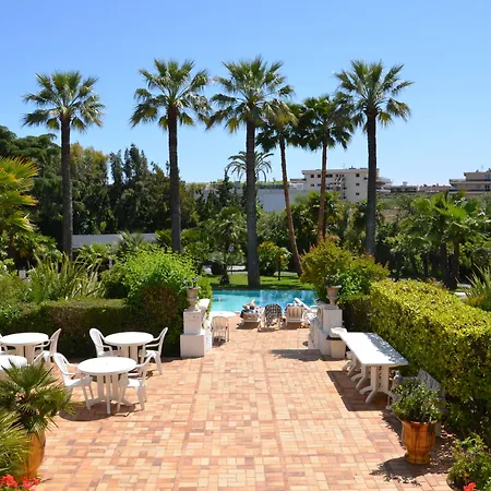 Des Mimosas מלון 3*