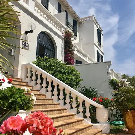 Des Mimosas ז'ואן-לה-פינס