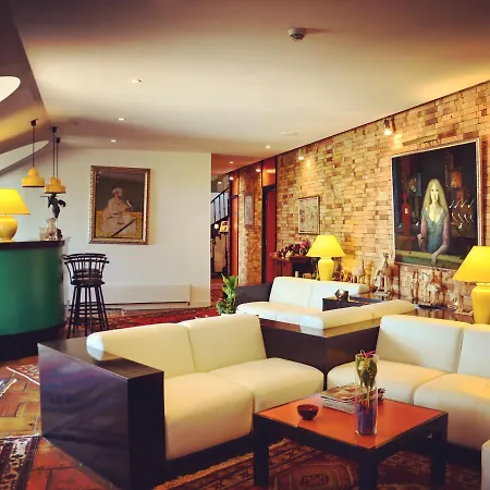 Des Mimosas מלון